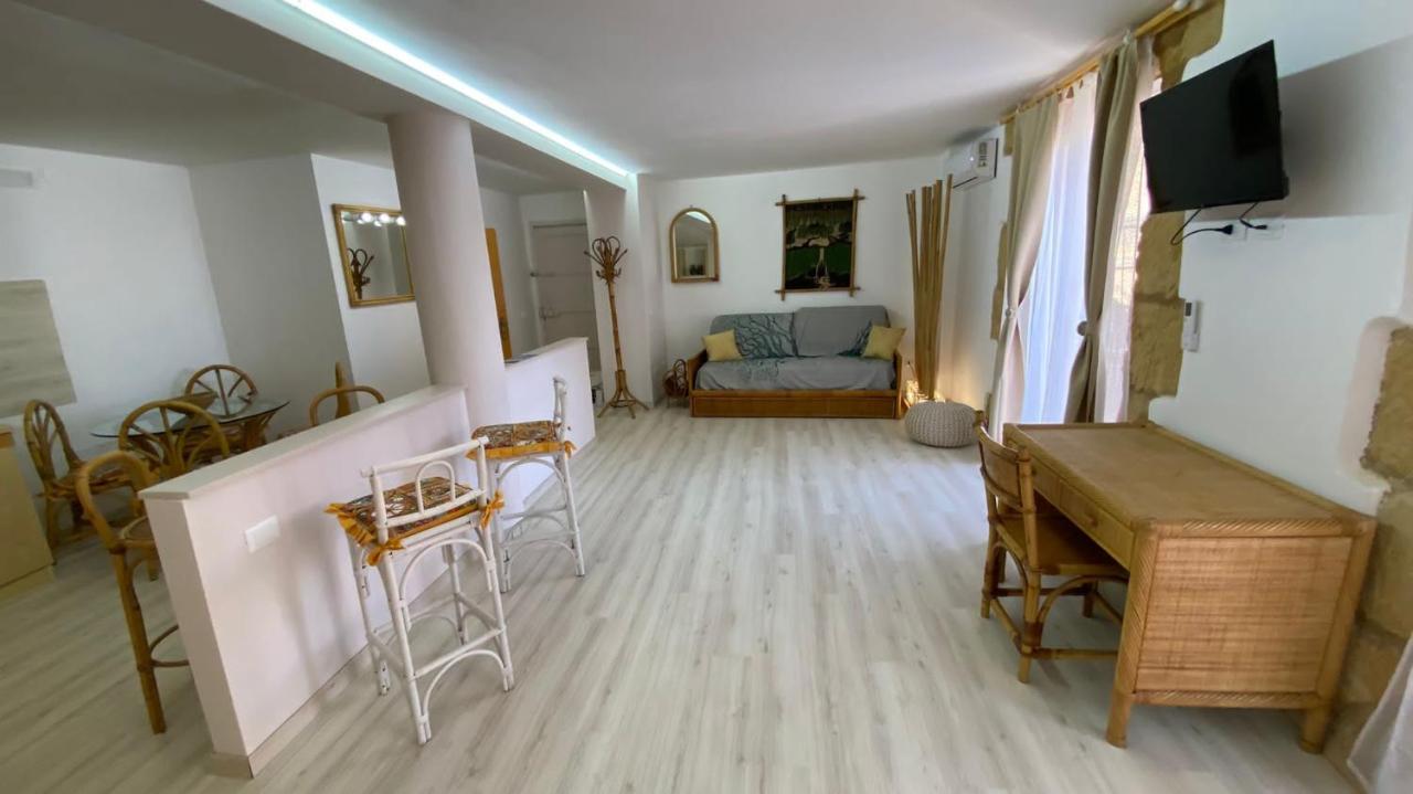 Apartment Greek Temple *
